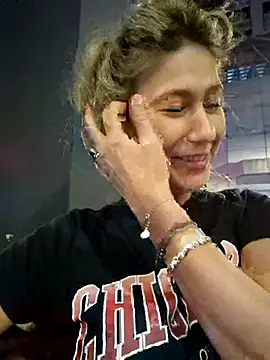 Snapshot of CelynaRoss chatting on January 17, 2026, 2:44 pm CelynaRoss online show from January 17, 2026, 2:44 pm