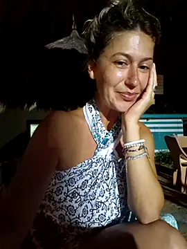 Snapshot of CelynaRoss chatting on February 11, 2026, 11:37 am CelynaRoss online show from February 11, 2026, 11:37 am