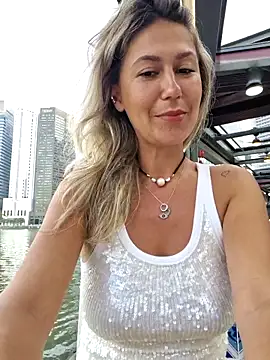 Snapshot of CelynaRoss chatting on February 27, 2026, 10:04 am CelynaRoss online show from February 27, 2026, 10:04 am