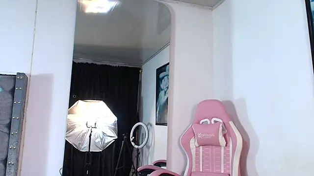 Snapshot of GraceWallace_ chatting on February 8, 2026, 5:11 am GraceWallace online show from February 8, 2026, 5:11 am