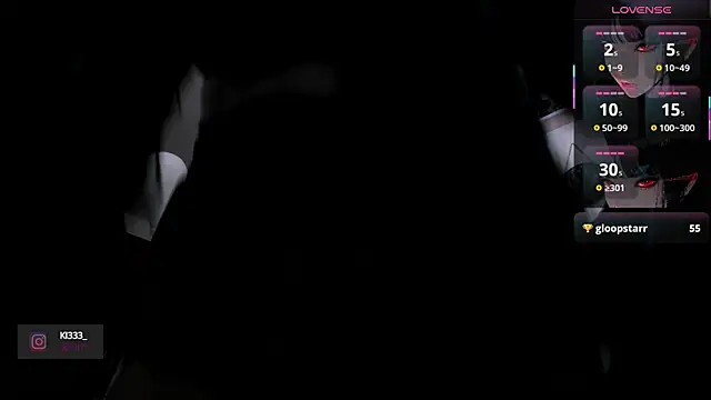 Snapshot of Makii_33 chatting on October 12, 2025, 11:04 pm Makii 33 online show from October 12, 2025, 11:04 pm