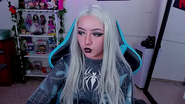 Snapshot of Makii_33 chatting on November 23, 2025, 11:37 pm Makii 33 online show from November 23, 2025, 11:37 pm