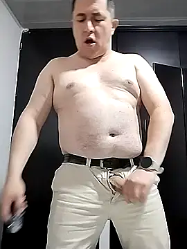 Snapshot of BigCristh79 chatting on February 25, 2026, 1:43 pm BigCristh79 online show from February 25, 2026, 1:43 pm