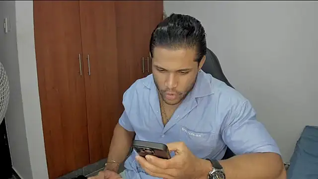Snapshot of Evansdark1 chatting on May 2, 2026, 11:10 pm Evansdark1 online show from May 2, 2026, 11:10 pm