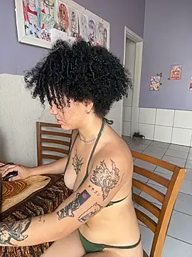 CamillyBlum online show from October 24, 2025, 2:02 pm