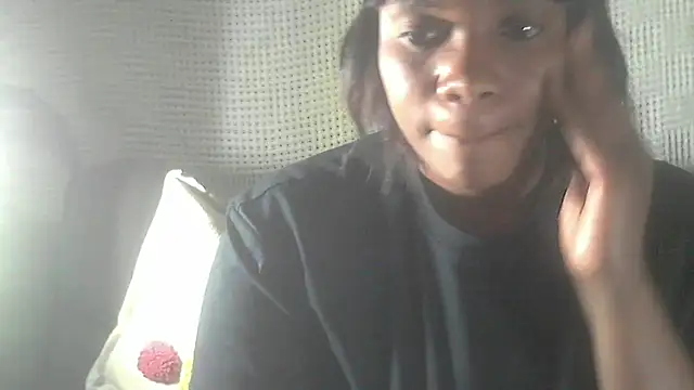 sexythae32 online show from December 15, 2025, 6:45 pm