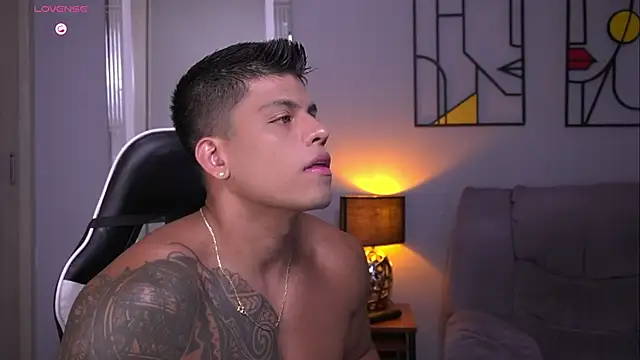tyler muscle1 online show from May 30, 2026, 3:42 pm