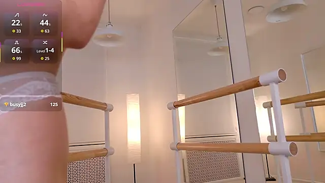 Snapshot of chloe_dreammm chatting on November 18, 2025, 2:54 pm chloe dreammm online show from November 18, 2025, 2:54 pm