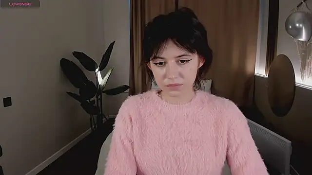 Snapshot of chloe_dreammm chatting on February 3, 2026, 12:32 pm chloe dreammm online show from February 3, 2026, 12:32 pm