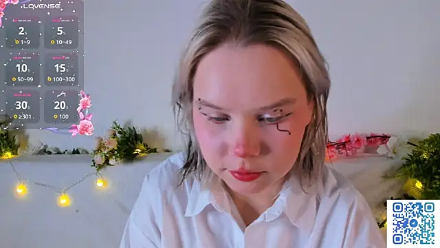 girlllsooft online show from November 1, 2025, 1:29 am