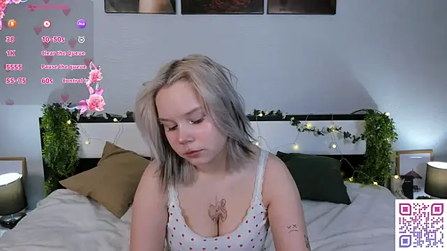 Snapshot of girlllsooft chatting on December 17, 2025, 2:23 pm girlllsooft online show from December 17, 2025, 2:23 pm