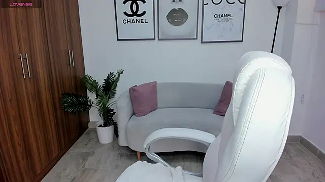 dafne hills online show from October 19, 2025, 7:03 pm