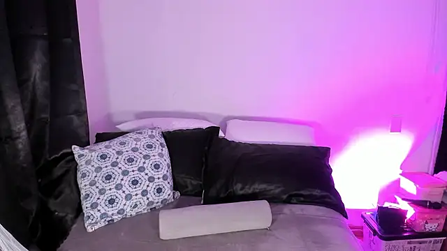 Snapshot of Londonttipton chatting on February 10, 2026, 2:37 am Londonttipton online show from February 10, 2026, 2:37 am