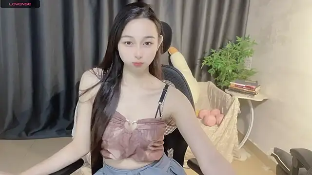 Yin-LL online show from September 28, 2025, 8:36 pm