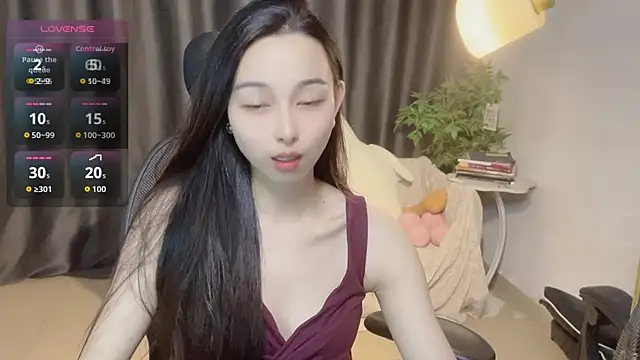 Yin-LL online show from October 11, 2025, 4:38 pm