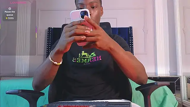 CharlesBrown  online show from October 2, 2025, 12:56 pm