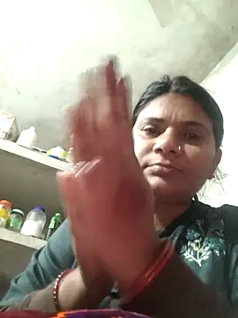 Snapshot of couple_71 chatting on January 6, 2026, 9:18 pm couple 71 online show from January 6, 2026, 9:18 pm