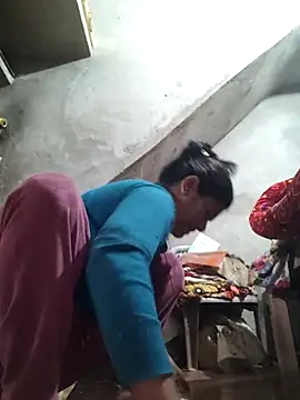 Snapshot of couple_71 chatting on January 14, 2026, 6:41 am couple 71 online show from January 14, 2026, 6:41 am