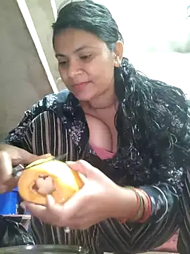 Snapshot of couple_71 chatting on February 15, 2026, 5:04 am couple 71 online show from February 15, 2026, 5:04 am