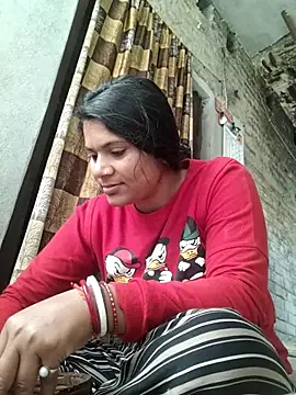 Snapshot of couple_71 chatting on February 21, 2026, 5:08 am couple 71 online show from February 21, 2026, 5:08 am