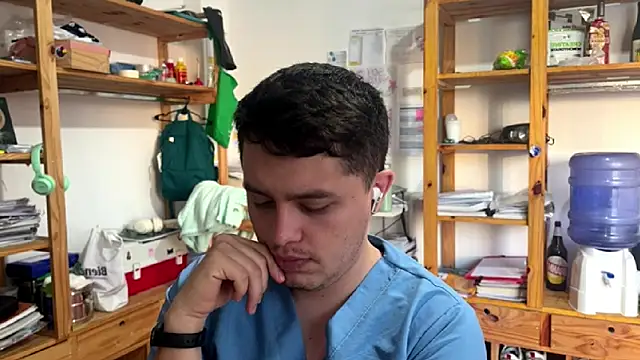 Haustin202 online show from November 3, 2025, 9:21 am