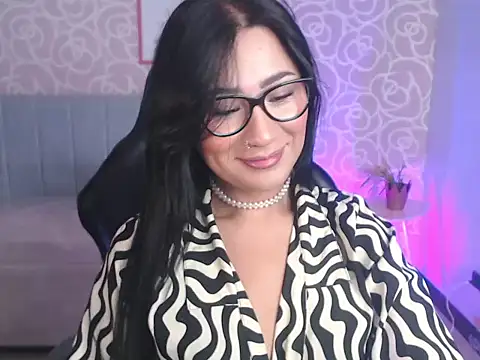 Snapshot of evelyn_ch_ chatting on September 18, 2025, 10:50 am evelyn ch online show from September 18, 2025, 10:50 am