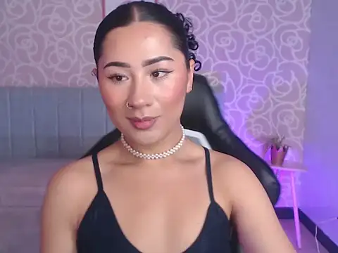 Snapshot of evelyn_ch_ chatting on September 19, 2025, 10:49 am evelyn ch online show from September 19, 2025, 10:49 am