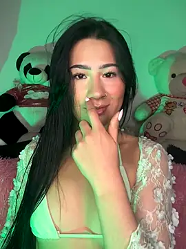 Snapshot of evelyn_ch_ chatting on October 3, 2025, 10:56 am evelyn ch online show from October 3, 2025, 10:56 am