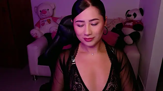 Snapshot of evelyn_ch_ chatting on November 11, 2025, 11:10 am evelyn ch online show from November 11, 2025, 11:10 am