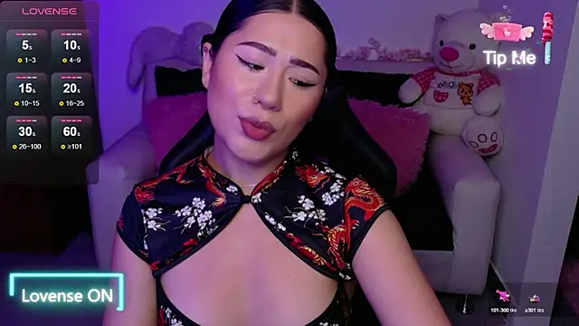 Snapshot of evelyn_ch_ chatting on November 15, 2025, 10:56 am evelyn ch online show from November 15, 2025, 10:56 am