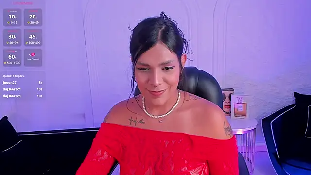 Snapshot of SarahYates chatting on July 7, 2026, 7:23 am SarahYates online show from July 7, 2026, 7:23 am