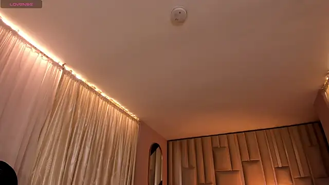 IsabellaMoreau online show from November 5, 2025, 7:36 pm