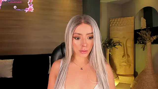 Snapshot of IsabellaMoreau chatting on April 27, 2026, 7:56 pm IsabellaMoreau online show from April 27, 2026, 7:56 pm
