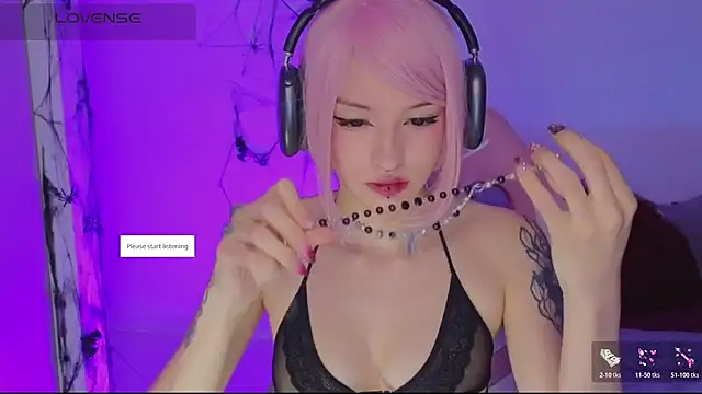 Moonlightt 21 online show from November 2, 2025, 7:38 pm