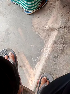 Snapshot of CatchingBouquet chatting on December 4, 2025, 1:59 am CatchingBouquet online show from December 4, 2025, 1:59 am