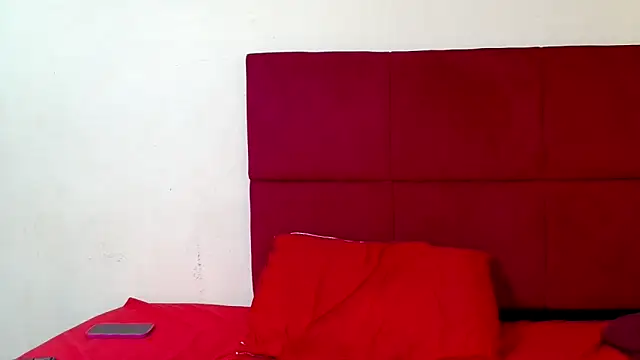 Snapshot of HugeTitisxx chatting on December 14, 2025, 1:16 pm HugeTitisxx online show from December 14, 2025, 1:16 pm