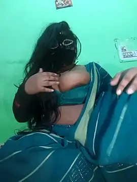 Dassing strip couple online show from February 8, 2026, 8:01 pm