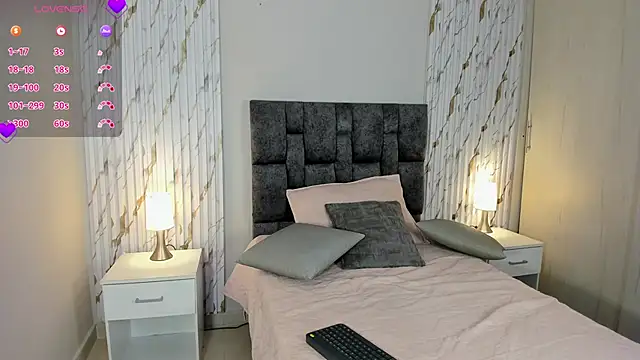 Snapshot of MissVioleet_ chatting on February 5, 2026, 5:39 pm MissVioleet online show from February 5, 2026, 5:39 pm