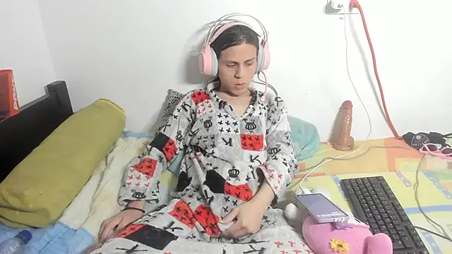 Snapshot of Petite-Goth chatting on November 15, 2025, 11:21 pm Petite-Goth online show from November 15, 2025, 11:21 pm