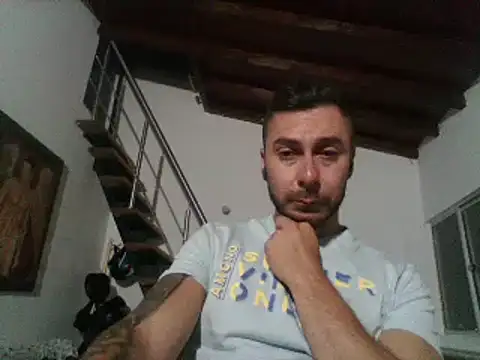 deibyzapata online show from November 1, 2025, 2:35 am