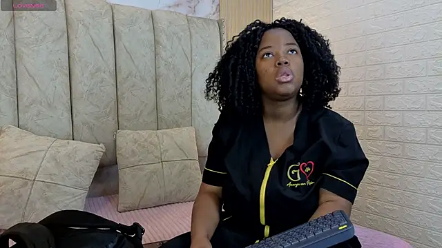 kiarazafira online show from October 7, 2025, 11:18 am