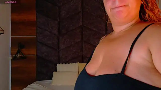 JenaCooper  online show from April 27, 2026, 1:47 am