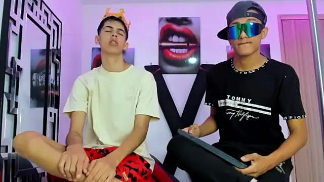 Snapshot of TWINKS_FRIENDS chatting on October 27, 2025, 7:23 am TWINKS FRIENDS online show from October 27, 2025, 7:23 am