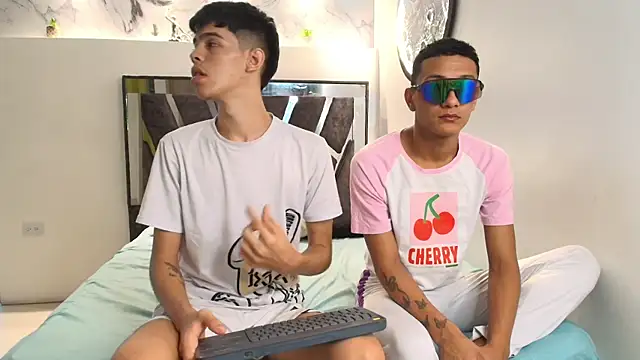 Snapshot of TWINKS_FRIENDS chatting on November 12, 2025, 7:31 am TWINKS FRIENDS online show from November 12, 2025, 7:31 am