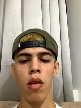 Snapshot of TWINKS_FRIENDS chatting on November 22, 2025, 1:15 am TWINKS FRIENDS online show from November 22, 2025, 1:15 am