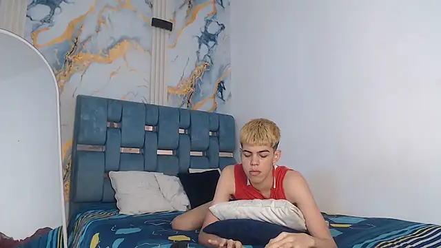 Snapshot of TWINKS_FRIENDS chatting on December 22, 2025, 1:30 pm TWINKS FRIENDS online show from December 22, 2025, 1:30 pm