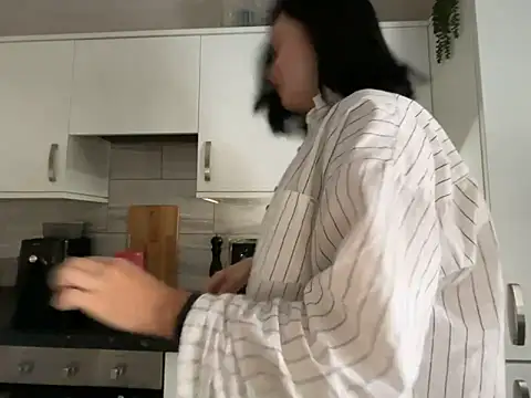 FrancescaXO online show from October 29, 2025, 8:27 am