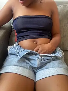 PrettyNina77 online show from October 22, 2025, 12:38 pm