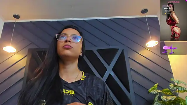 zoe martins  online show from October 16, 2025, 5:25 pm