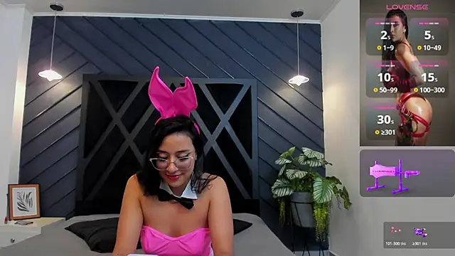 zoe martins  online show from October 31, 2025, 5:36 pm